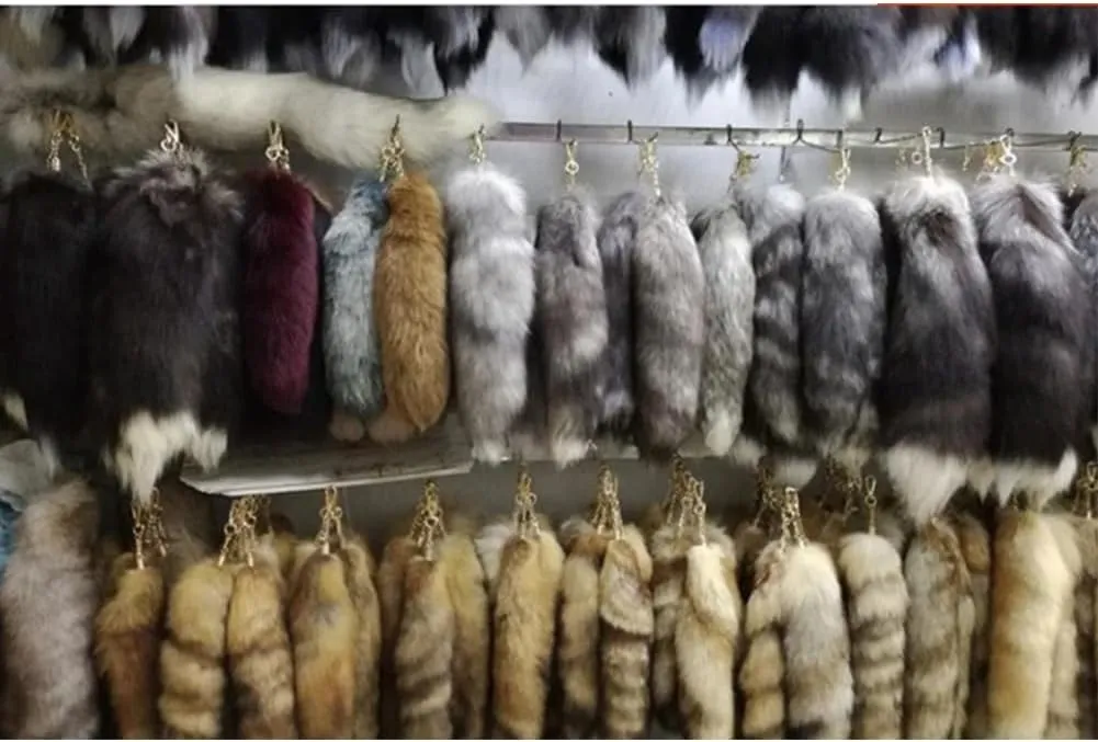 15.75 Inch Long Fluffy Faux Fur Tail Keychain, Fake Animal Tails for Handbags Backpacks Charm Tassel Ornaments (Coffee - Raccoon Tail)